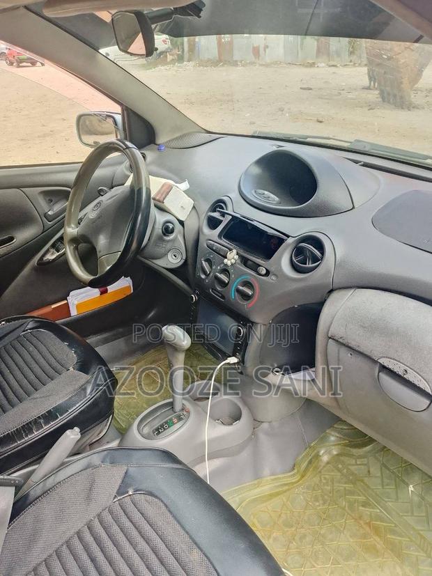 Toyota Vitz 2001 Blue