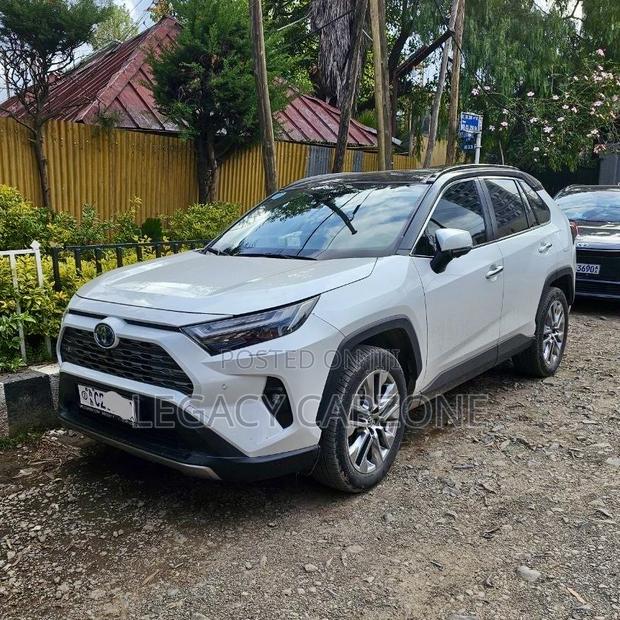 Toyota RAV4 2022 White