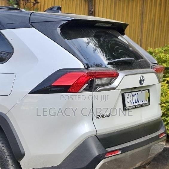 Toyota RAV4 2022 White