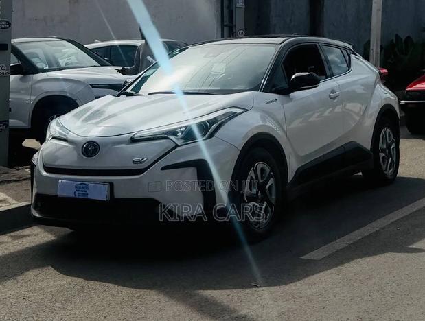 Toyota Corolla Hatchback 2023 White