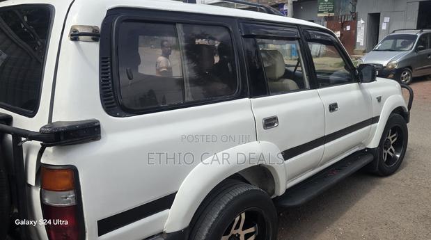 Toyota Land Cruiser 1995 White