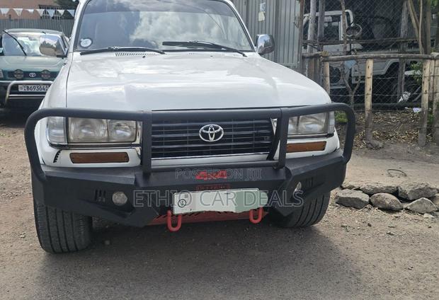 Toyota Land Cruiser 1995 White
