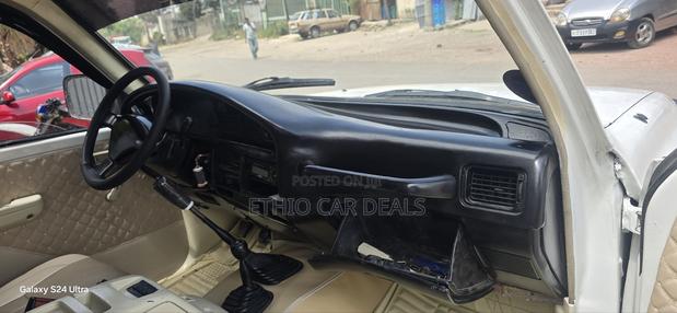 Toyota Land Cruiser 1995 White