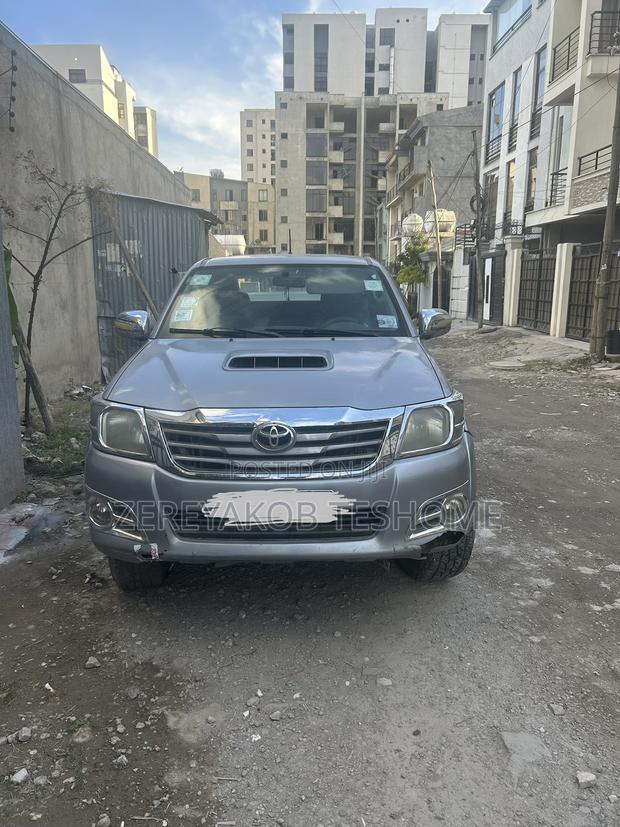 Toyota Hilux 3.0 D-4D 4x4 2012 Silver