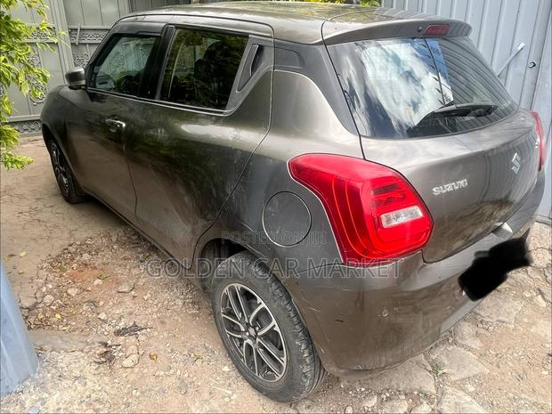 Suzuki Swift 2022 Gray