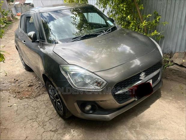 Suzuki Swift 2022 Gray