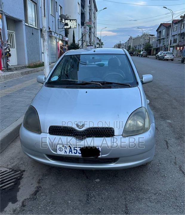Toyota Vitz 2001 Silver