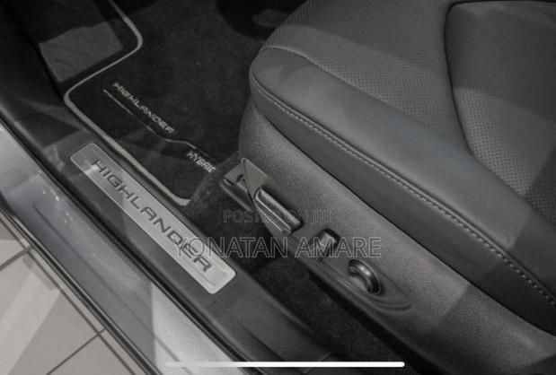 Toyota Highlander Hybrid 2024 Blue