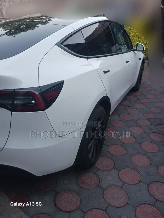 Tesla Model Y 2022 White