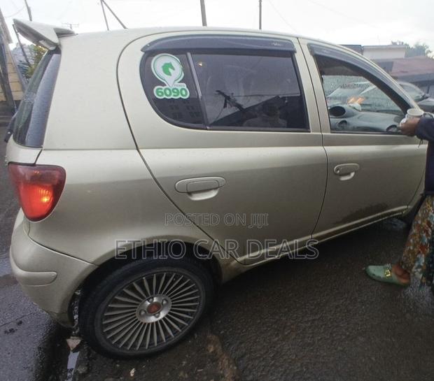 Toyota Vitz 2004 Gold