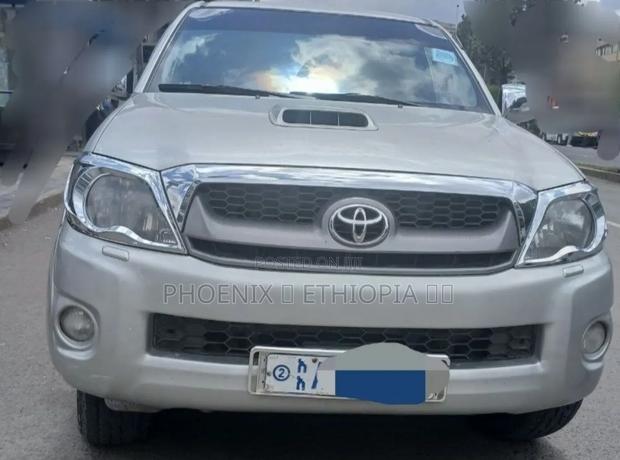 Toyota Hilux 2010 Silver