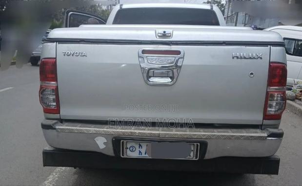 Toyota Hilux 2010 Silver