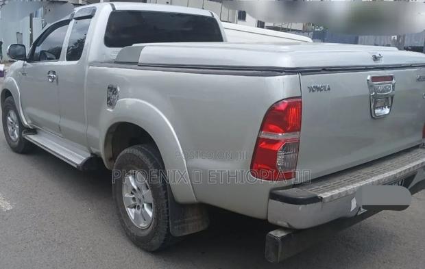 Toyota Hilux 2010 Silver