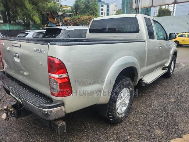 Toyota Hilux 3.0 D-4D 4x4 2014 Gold