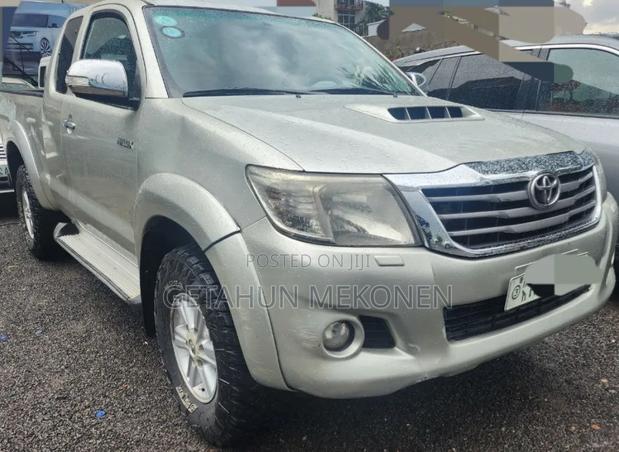 Toyota Hilux 3.0 D-4D 4x4 2014 Gold