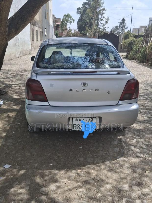 Toyota Platz 2002 Silver