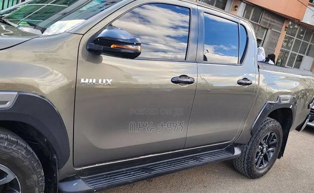 Toyota Hilux Revo Double Cab Deisel 2.4 AWD 2021 Brown