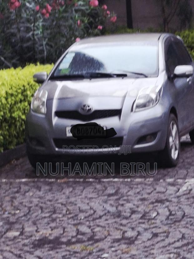 Toyota Yaris 2010 Gray