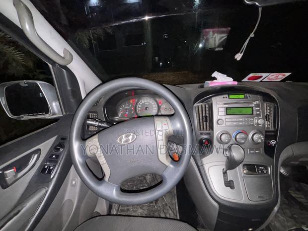 Hyundai H1 2013 Gray
