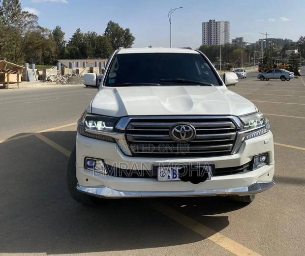 Toyota Land Cruiser 2012 White