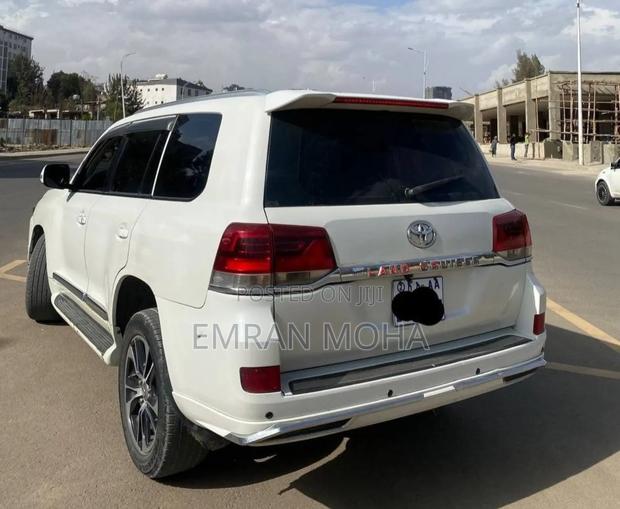 Toyota Land Cruiser 2012 White