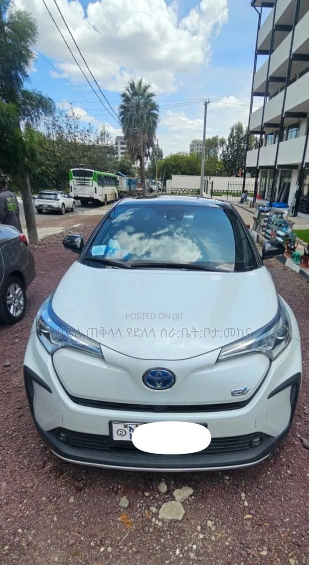 Toyota C-HR 2023 Ivory