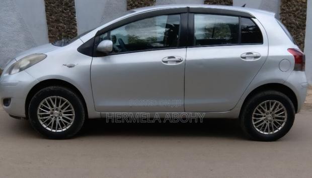 Toyota Yaris Base Hatchback 3dr 2010 Silver