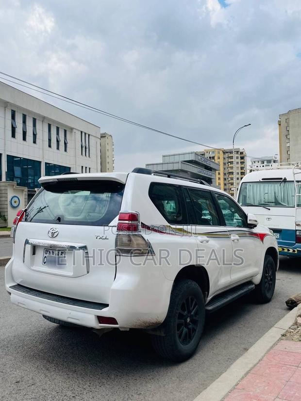Toyota Land Cruiser Prado 2012 White
