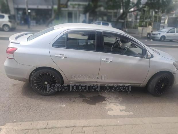 Toyota Belta 2010 Silver