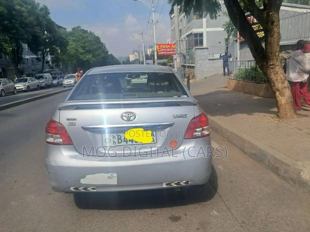 Toyota Belta 2010 Silver