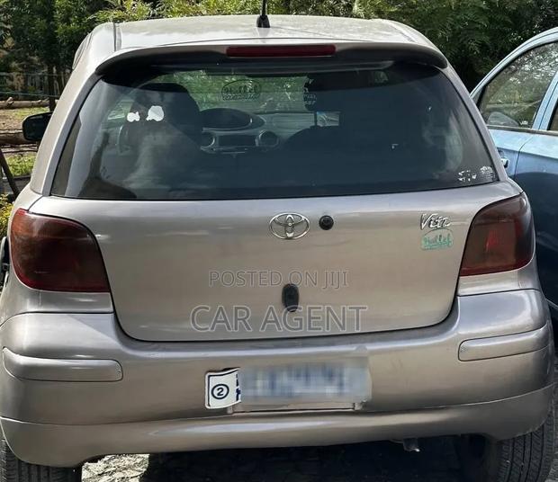 Toyota Vitz 2004 Silver