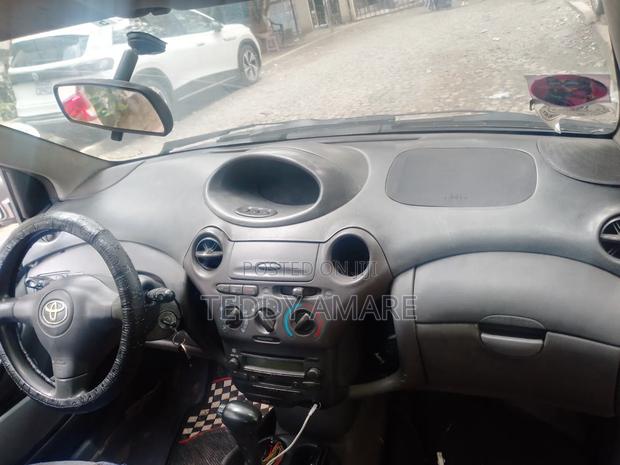 Toyota Vitz 2002 Beige