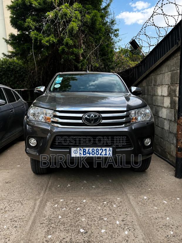 Toyota Hilux Revo Double Cab Deisel 2.4 AWD 2019 Gray