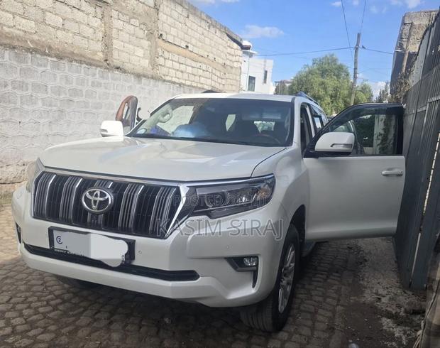Toyota Land Cruiser Prado 2.8 2019 White