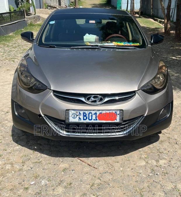 Hyundai Elantra 2012 Brown