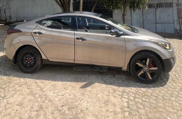 Hyundai Elantra 2012 Brown