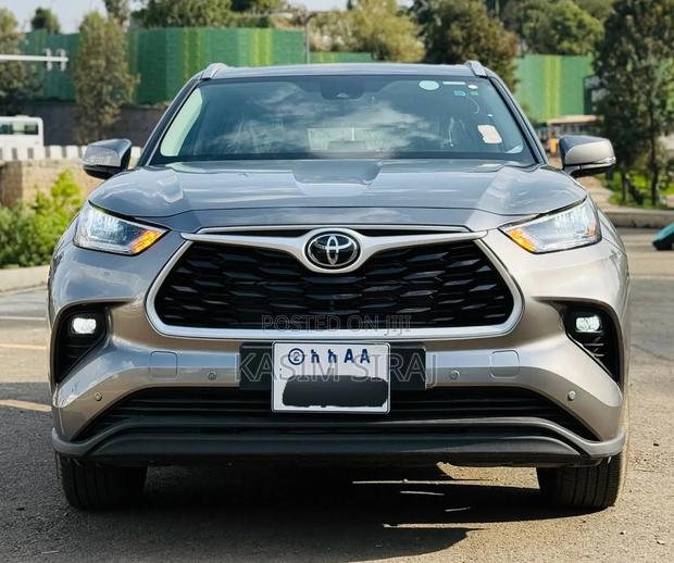 Toyota Highlander Hybrid Limited AWD 2025 Gray