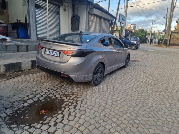 Hyundai Avante 2012 Silver