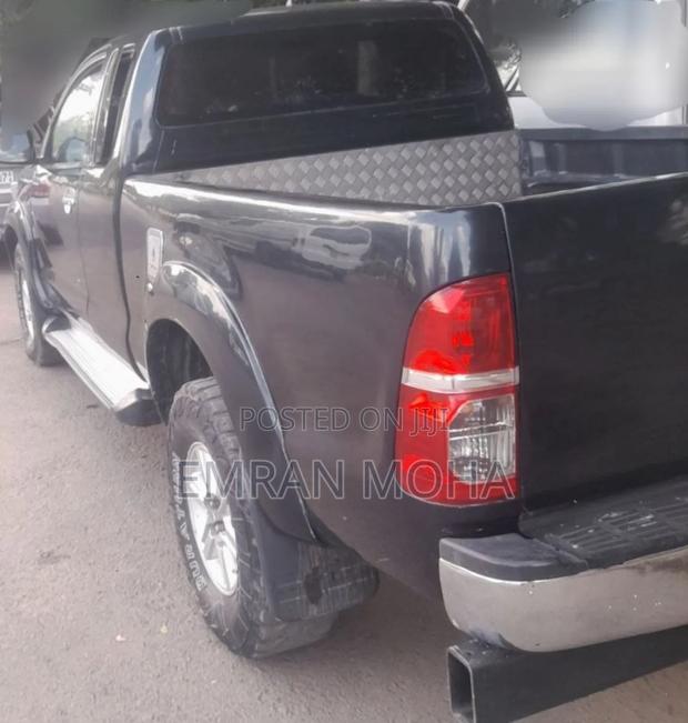 Toyota Hilux 2013 Gray