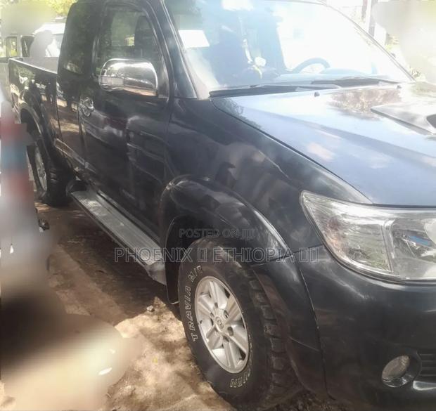 Toyota Hilux 2013 Gray