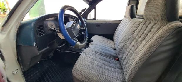 Toyota Hilux 1990 White
