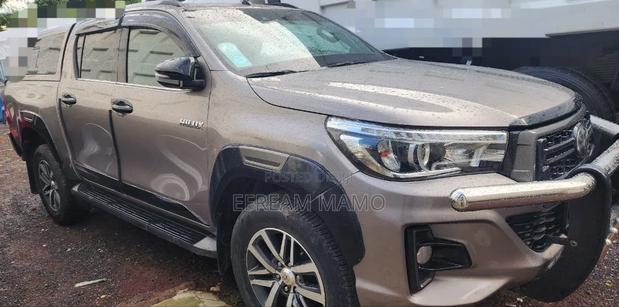 Toyota Hilux 2020 Gray