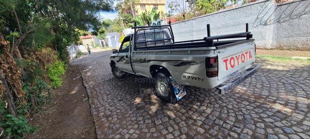 Toyota Hilux 1990 White