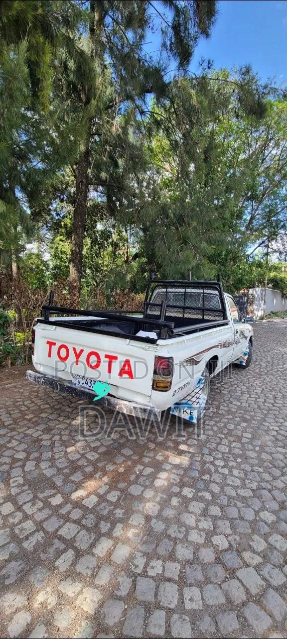 Toyota Hilux 1990 White