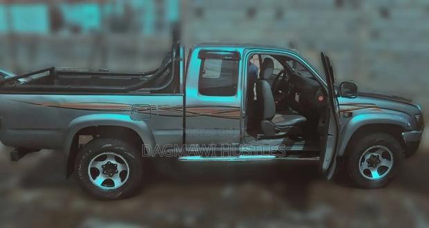 Toyota Hilux 2003 Silver