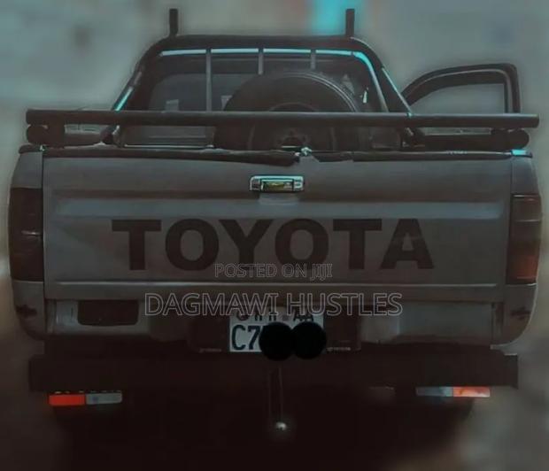 Toyota Hilux 2003 Silver