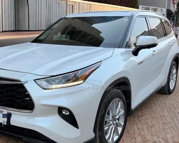 Toyota Highlander Hybrid 2024 White