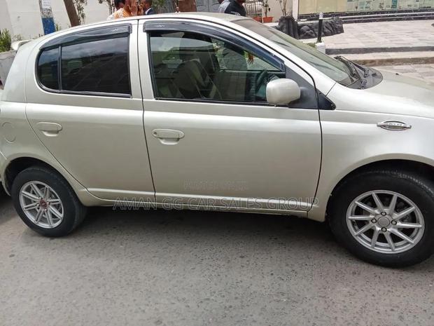 Toyota Vitz 2002 Gold