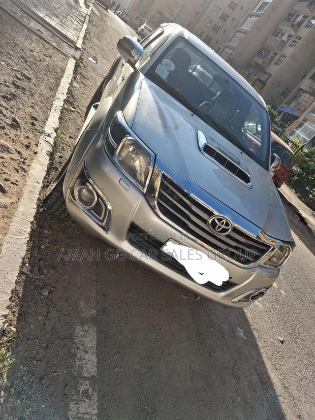 Toyota Hilux 2013 Silver