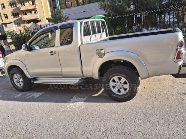 Toyota Hilux 2013 Silver